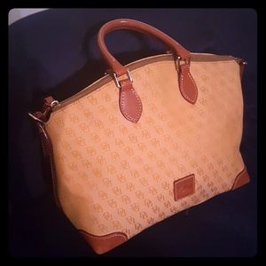 💥FlashSale!!Dooney & Bourke satchel. Ends @12pm